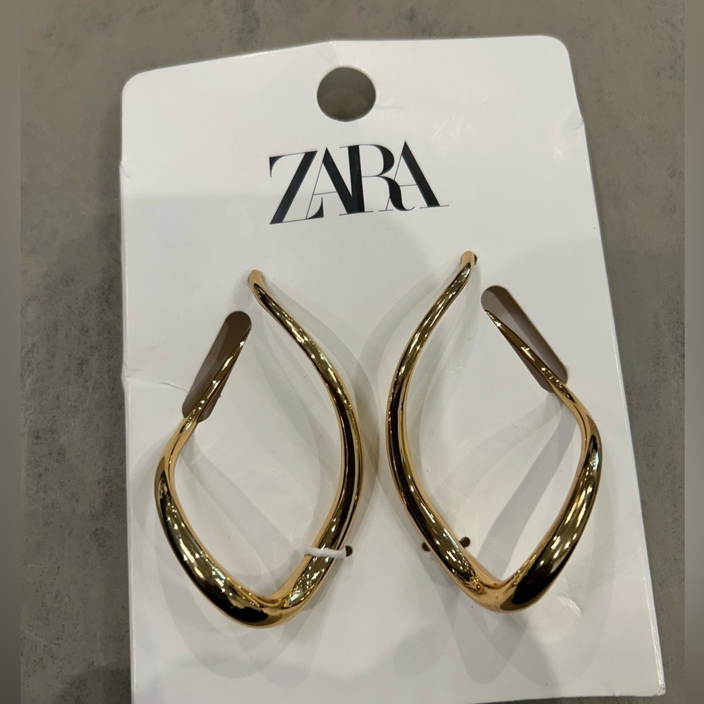 Zara Goldtone Sculptural Twisted Hoop Earrings NWT